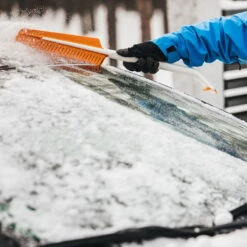 Fiskars SnowXpert Eiskratzer & Schneebürste -Bestes Gartengeräte Geschäft 0910200568 SnowXpert Eiskratzer und Schneebuerste 1 104016