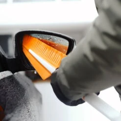 Fiskars SnowXpert Eiskratzer & Schneebürste -Bestes Gartengeräte Geschäft 0910200568 SnowXpert Eiskratzer und Schneebuerste 5 107875